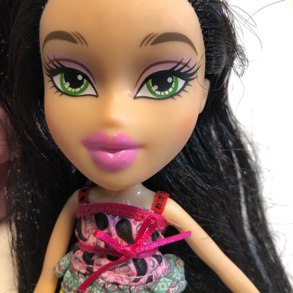 BRATZ Jade Study Abroad to Russia Doll MGA 2015 - Picture 7 of 10